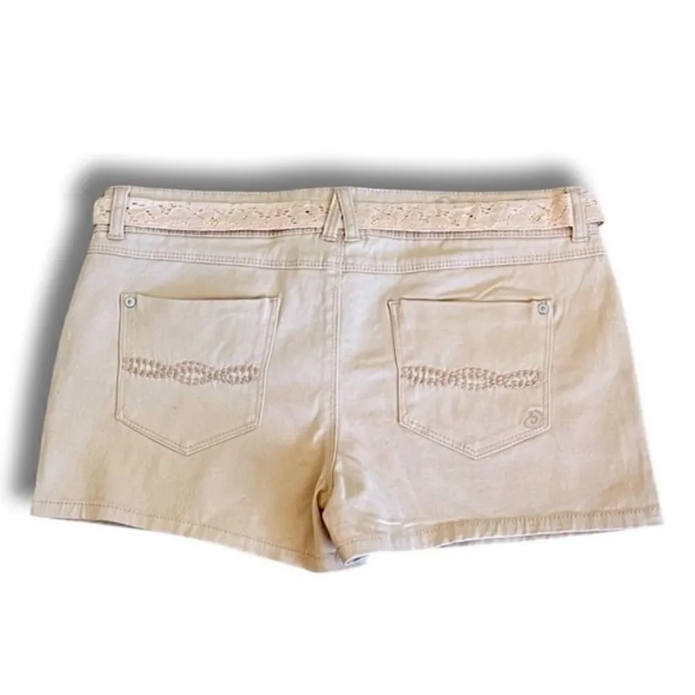 Indigo Rein Lace Belted Casual Shorts • Size 11 • NWT